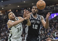 Giannis Antetokounmpo bị "khóa chặt", Milwaukee Bucks thất bại trước Spurs trong ngày tái đấu
