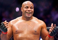 Cựu vô địch UFC Daniel Cormier phân tích cặp đấu so le Adesanya vs Jones