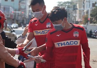 HAGL phát khẩu trang miễn phí phòng dịch virus Corona