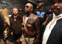 Floyd Mayweather gặp "Chí Phèo" ăn vạ tại Miami