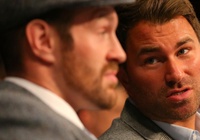 Bị Eddie Hearn chê yếu, Tyson Fury nóng mặt bóc phốt bầu cũ