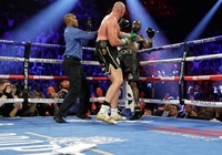 Tyson Fury trở thành tân vương WBC hạng nặng