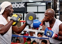 Chú ruột của Floyd Mayweather, Roger Mayweather qua đời ở tuổi 58