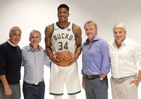 HÉ LỘ: Antetokounmpo và Bucks thỏa thuận điều gì trong bữa trưa 3 giờ?