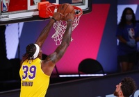Siêu nhân Dwight Howard gây choáng váng với cú dunk phá rổ