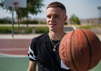 Vì sao huyền thoại bóng rổ đường phố Professor không được chơi tại NBA?