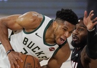 Sụp đổ cuối trận, Milwaukee Bucks rơi vào thảm họa 0-3