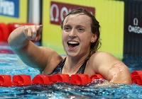 “Siêu kình ngư” Katie Ledecky lập kỳ tích chưa từng có tại giải bơi thế giới