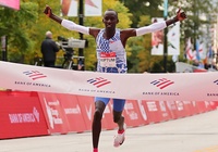 Kỷ lục thế giới chạy marathon “tưởng như bất tử” của Eliud Kipchoge bị phá sâu