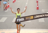 “Nhà vô địch giày thủng” Lê Tấn Hi lập kỷ lục ngay lần đầu tham dự giải marathon Long Biên