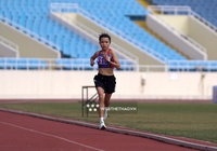 Á quân marathon SEA Games Lê Thị Tuyết phá kỷ lục quốc gia điền kinh trẻ chạy 5000m