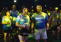 Nghệ sĩ Lý Hùng phong độ ở tuổi 54, chạy 5km tại giải Cà Mau Marathon 2023