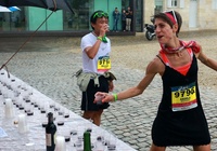 Giải marathon kỳ lạ với 23 điểm dừng… tiếp rượu