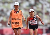 Bà lão khiếm thị 66 tuổi chạy marathon sub3:30 Paralympic đặt mục tiêu mới