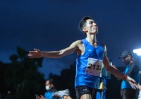 "Vua chạy quốc đảo Sư tử” phá kỷ lục quốc gia, đạt chuẩn marathon SEA Games 31