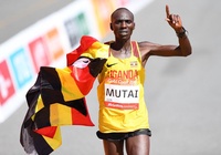 Chàng trai 30 tuổi phá kỷ lục marathon tại Ý, 9 năm sau chức vô địch chạy 42,195km đầu tiên