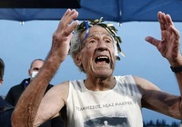 Cụ ông 90 tuổi chạy marathon hết 8 giờ tiết lộ loại thực phẩm giúp kéo dài tuổi thọ