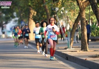 Nhà văn yêu chạy bộ Trang Hạ: “Tôi không kết nối với ai chạy cùng giải, vì sợ họ sẽ phải chờ tôi”