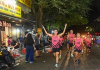 Gần một vạn VĐV tham dự giải chạy đêm Hà Nội VnExpress Marathon 2022