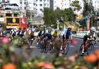 Nữ cua-rơ HCV SEA Games 30 nén nỗi đau mất cha, vô địch giải xe đạp Bình Dương