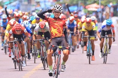 Rút đích ấn tượng, Gia Bảo thắng chặng 15 giải đua xe đạp Cúp truyền hình HTV 2021