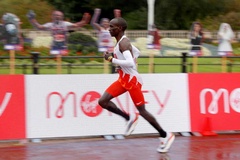 “Vua marathon” Eliud Kipchoge bị hạ bệ tại London Marathon 2020