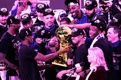 Nhìn lại cách LA Lakers vô địch 2020: Ai bảo cứ phải “bắt trend” ném 3?