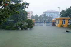 “Đại bản doanh Nhổn” ở Huế khắc phục hậu quả lũ lụt do bão số 7