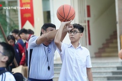 Chùm ảnh học sinh THCS Nguyễn Trãi hào hứng khi làm quen với bóng rổ