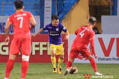Quang Hải lại sắm vai người hùng, Hà Nội FC leo lên đầu bảng