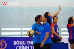 Bùi Thị Huệ vs Trần Thị Hiền: Cuộc đối đầu nảy lửa của hai đồng đội cũ tranh chức VĐ giải bóng chuyền hạng A 
