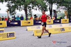 Chàng trai “đi bộ dẻo như bún” gần 10km, hoàn thành marathon dưới 4 giờ