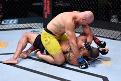 UFC: Lão tướng Glover Teixeira gây sốc với màn hủy diệt 'Búa tạ' Thiago Santos