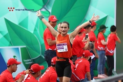 Hứa Thanh Giang - Cô văn thư con lai phá kỷ lục đường chạy marathon Hậu Giang