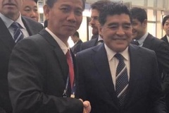 Giới bóng đá Việt bàng hoàng trước tin huyền thoại Maradona ra đi