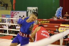 VIDEO: Trương Đình Hoàng "nổi cáu" tung knockout, đối thủ nằm cáng rời sàn tại giải Boxing VĐQG