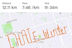 Chàng trai chạy 12km vẽ chữ “Tao ghét mùa đông” rồi bắt taxi về nhà