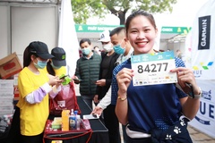 Người đẹp vô địch 800m SEA Games 30 Đinh Thị Bích thử sức chạy 21km tại Huế