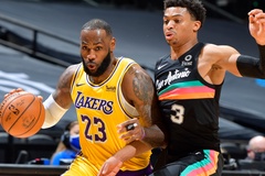 Anthony Davis và LeBron James cùng toả sáng, Lakers toát mồ hôi trước Spurs