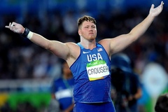 Nhà vô địch Olympic cao 2m Ryan Crouser phá kỷ lục thế giới đẩy tạ tồn tại 32 năm