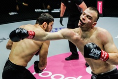 Đấm bay bảo hộ đối thủ, Kickboxer người Nga nhận đề cử "Knockout của năm"