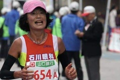 “Bà cô Nhật” 62 tuổi chạy marathon 2 giờ 52 phút, phá kỷ lục thế giới nhóm tuổi trên 60