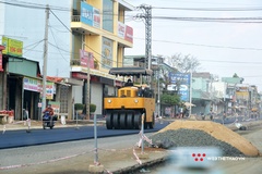 Làm đường “siêu tốc” phục vụ VĐV chạy Tiền Phong Marathon 2021