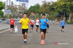 VĐV ráo riết “bào đường luyện giò” trước giờ đua Tiền Phong Marathon