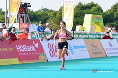 Hồng Lệ lấy lại vị trí “nữ hoàng marathon” trên đường chạy Pleiku