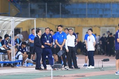 Hà Nội FC rơi vào khủng hoảng, bầu Hiển chỉ đạo "ngầm"
