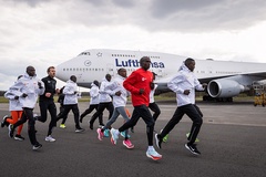 “Vua marathon” Eliud Kipchoge trở lại đường đua sau thảm bại ở London Marathon