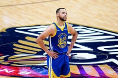 Stephen Curry "ném tắt điện" nhà thi đấu trong ngày tái lập kỳ tích 3 điểm NBA