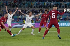 Tại sao bóng chạm tay 2 lần mà Italia không được hưởng penalty?