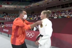 HLV Judo gây sốc khi... tát vào mặt học trò trước khi lên đài Olympic